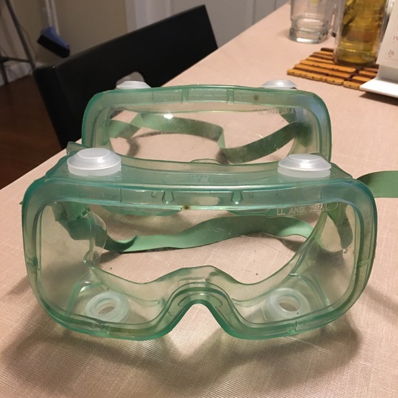 Two Safety goggles - Picture 4 of 4